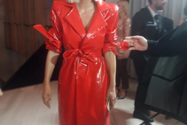 Porodica na odmoru, JK u Beogradu: Tošić bez Jelene sa ćerkama na moru