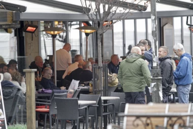 Englezi se sakrili u mišje rupe!