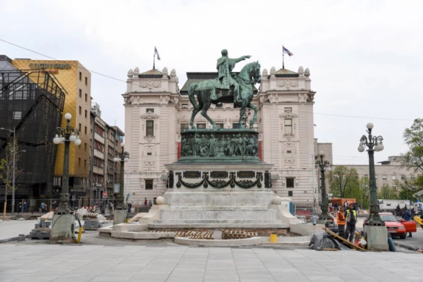 Tajne najpoznatijeg srpskog spomenika: Znate li gde pokazuje KNEZ MIHAILO? Odgovor će vas ODUŠEVITI!