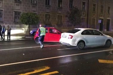 (FOTO) "Čukanje" u centru Zemuna: Policija vrši uviđaj