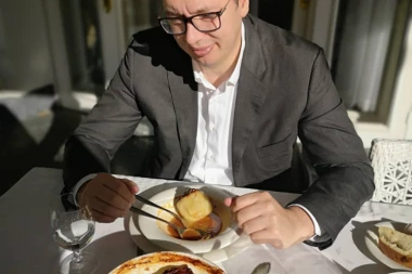 (FOTO) Kad legne plata ćevapi, pred kraj meseca punjene paprike: Vučićev meni je bio predmet šale, ali je on onda uradio nešto nesvakidašnje