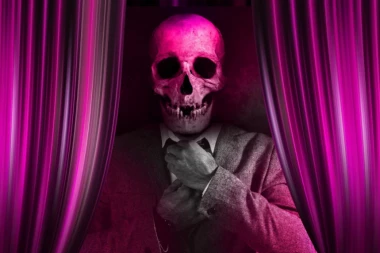 Ako ste mislili da ste bezbedni u londonskom pozorištu, grdno se varate! Sve je teklo normalno, a onda je usledio ŠOK!