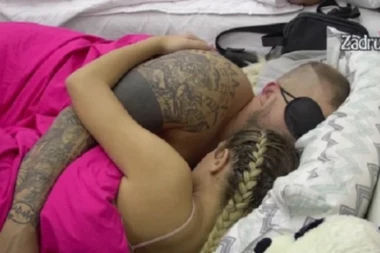 (FOTO) Novi rijaliti par uzburkao javnost: Celu noć se nisu skidali jedno sa drugog!