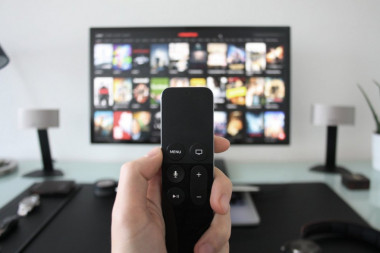 GLEDANJE TELEVIZIJE JE OPASNO: Evo kako je TV povezan sa demencijom