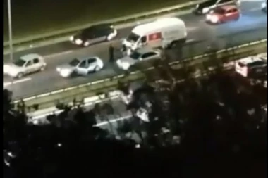 (VIDEO) Lančani sudar na Novom Beogradu: Velike gužve na autoputu