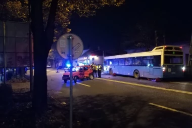 TRAGIČAN EPILOG NESREĆE KOD OSTRUŽNICE: Jedna osoba poginula, četiri teško povređene