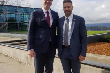 (FOTO) Pripadnik švajcarske policije iz Omoljice obezbeđivao Vučića