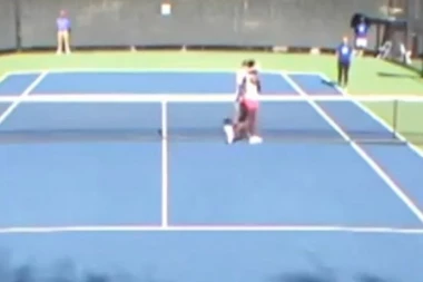 (VIDEO) Makljaža teniserki, sevale pesnice!