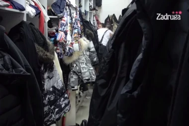 (VIDEO) Želim da te izje*em: Tomović savatao Maju u garderoberu!