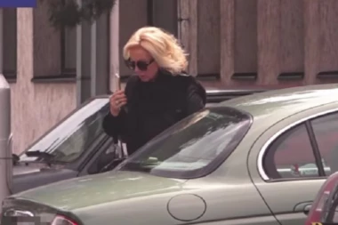 (VIDEO) NE BAHATI SE: Lepa Brena ima milione, a nećete verovati svojim očima koji automobil vozi!