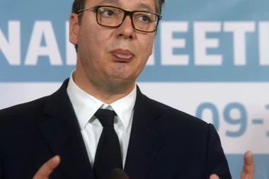 Makron hitno pozvao Vučića i Tačija na novi sastanak u Parizu