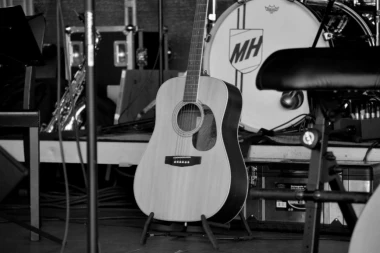 UŽAS! Muzičar nastradao dok je montirao instrumente!