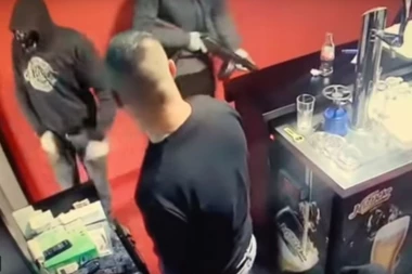 PAO I ČETVRTI PLJAČKAŠ! Svi akteri razbojništva u kruševačkoj kladionici iza brave