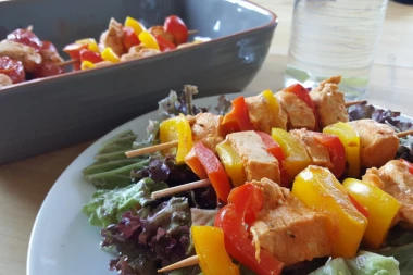 Pileći ražnjići s marinadom od meda: Čudna kombinacija - zdrav ručak!