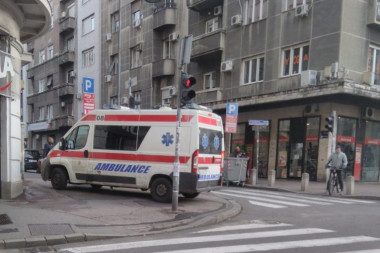 NOĆ U BEOGRADU: Oboren pešak na Obrenovačkom putu, zadobio teške povrede!