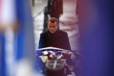 MAKRON ISKRITIKOVAO ASTRAZENEKU: Imamo jako malo informacija, ali sve danas ukazuje da je kvazi-neefikasna za starije od 65 godina!