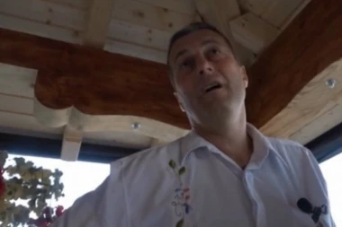 Za onaj svet spremio apartman na dva sprata! Šumadinac sa 43 godine sagradio sebi U FULU grobnicu