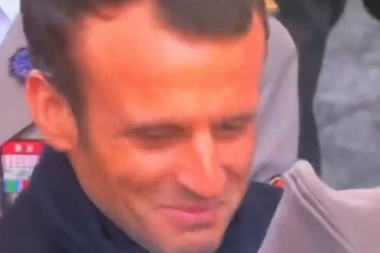 (VIDEO) Makron je uradio neverovatnu stvar na proslavi Dana primirja: Ovako je ispoštovao srpsku zastavu