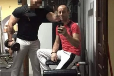 Njih dvojica su skrnavili najveću svetinju u manastiru Hilandar! Divljaci urezali svoja imena na fresci