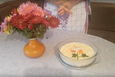 (RECEPT) IDEALNO PREDJELO: Mimoza salata na prazničnoj trpezi