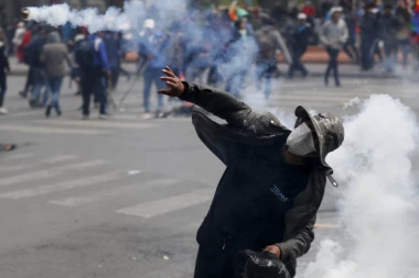 BOLIVIJA TONE U GRAĐANSKI RAT: Novi sukobi pristalica Moralesa i policije