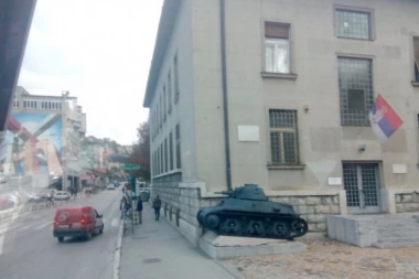 (FOTO) GDE JE NESTAO SIMBOL UŽICA? Nema više tenka ispred zgrade Narodnog muzeja