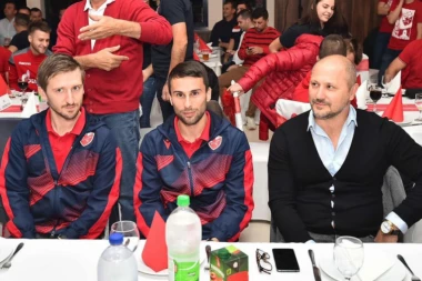 (FOTO/VIDEO) Euforična atmosfera sa navijačima: Održano prvo crveno-belo veče u Brčkom!