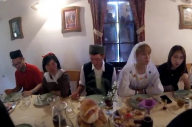 (VIDEO) Plava Kineskinja u srpskoj venčanici! Multinacionalna svadba u Kosjeriću zapalila internet