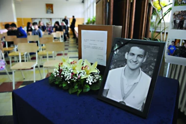 Mihajlo će počivati među najboljima: Mladi fizičar biće sahranjen između grobova OVE dve legende