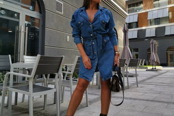 (FOTO) MOŽE TO I BOLJE: Pevačica se skinula u tange, ALI SU FANOVI NEZADOVOLJNI ZBOG OVOGA