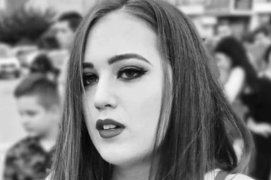 Od tuge zaplakao i sveštenik, otac nije ispuštao brojanicu iz ruku: Ceo Žitkovac stao da isprati Sofiju Nakić