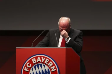 Pola veka na Alijanc areni, suze na oproštaju: Legendarni Uli Henes napustio Bajern - "ZAVRŠIO SAM!"