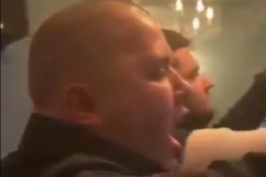 (VIDEO) Bolest ne bira: Sraman snimak kruži internetom, Englezi stigli u Prištinu, pa brutalno vređali Srbiju pred meč sa tzv. Kosovom!