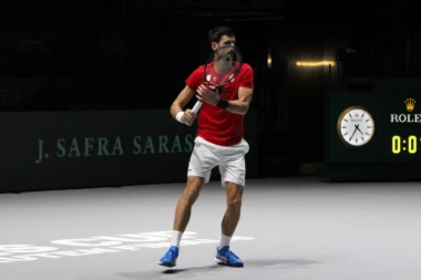 (FOTO) Nole, šta ti se desilo?