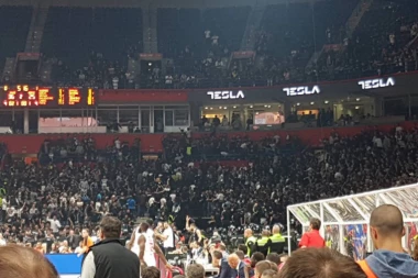 (VIDEO) Brutalna tuča Grobara, policija morala da reaguje!