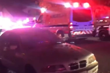 (VIDEO) Porodica je sa prijateljima mirno gledala utakmicu kada je ušao napadač i počeo da ubija