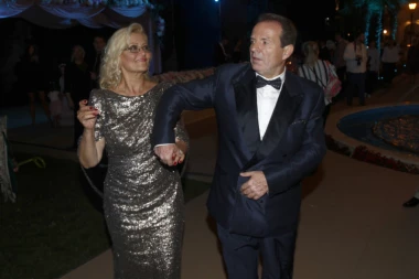 SVE PRŠTI OD LUKSUZA! Bogoljub Karić pokazao svoj BOGATI DOM, majstori godinu dana sređivali vilu (VIDEO)