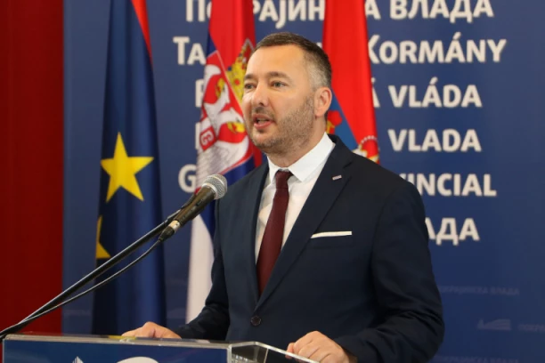 BAHATI SEKRETAR U VLADI VOJVODINE: Oteo "Škodu" od siročića