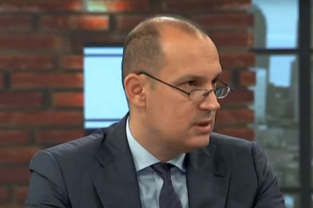 (VIDEO) MINISTAR LONČAR OBJASNIO: Demonstranti navijaju za koronu! PROTEST NIJE REAKCIJA NA MERE, JASNO JE KO STOJI IZA SVEGA!