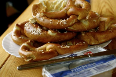 KAFA I PECIVO SU NAJGORI DORUČAK!  Promenite 5 loših navika i istopićete salo