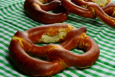 Zaboravite na pekarske! Sami napravite domaće PERECE