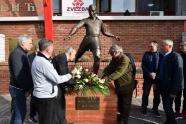 Zvezdine legende odale počast Rajku Mitiću!