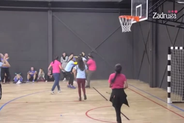 (VIDEO) Obezbeđenje zakasnilo prilikom tuče: Vladimir krvnički išutirao Gagija!