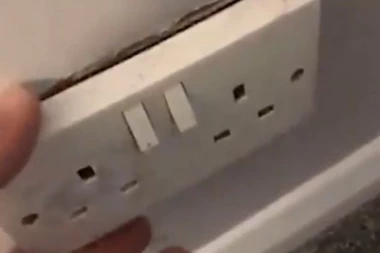 IZNAJMILA JE SMEŠTAJ, A ZBOG ONOGA ŠTO JE NAŠLA U UTIČNICI SLEDILA SE OD STRAHA: Kada je saznala da su sve videli, napravila je HAOS