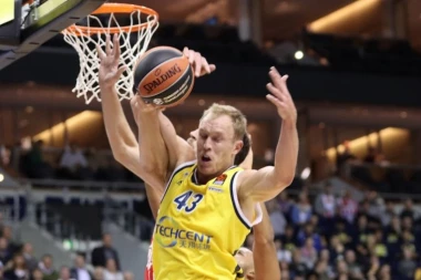 Alba trojkama i dominacijom ispod koša zgazila Zvezdu!