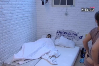 (VIDEO 18+) Miljana u nikad vrelijem izdanju: Skinula se gola i zavrtela izvajanom guzom, Zola odlepio!