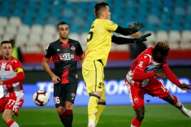 (VIDEO) NOVA BURA U SRPSKOM FUDBALU: Napali sudiju Širokog što im nije priznao gol rukom, umalo izbila tuča!