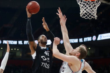 (VIDEO) Gordić i Volden izveli najbolji potez prvog kola Top 16 faze Evrokupa!