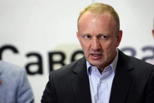 Evo zašto ga zovu ĐITLER! Pale maske: Lider opozicije pokazao pravo lice