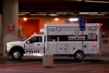 (VIDEO) Drama na aerodromu: Manijak napao policajce, pa upucan